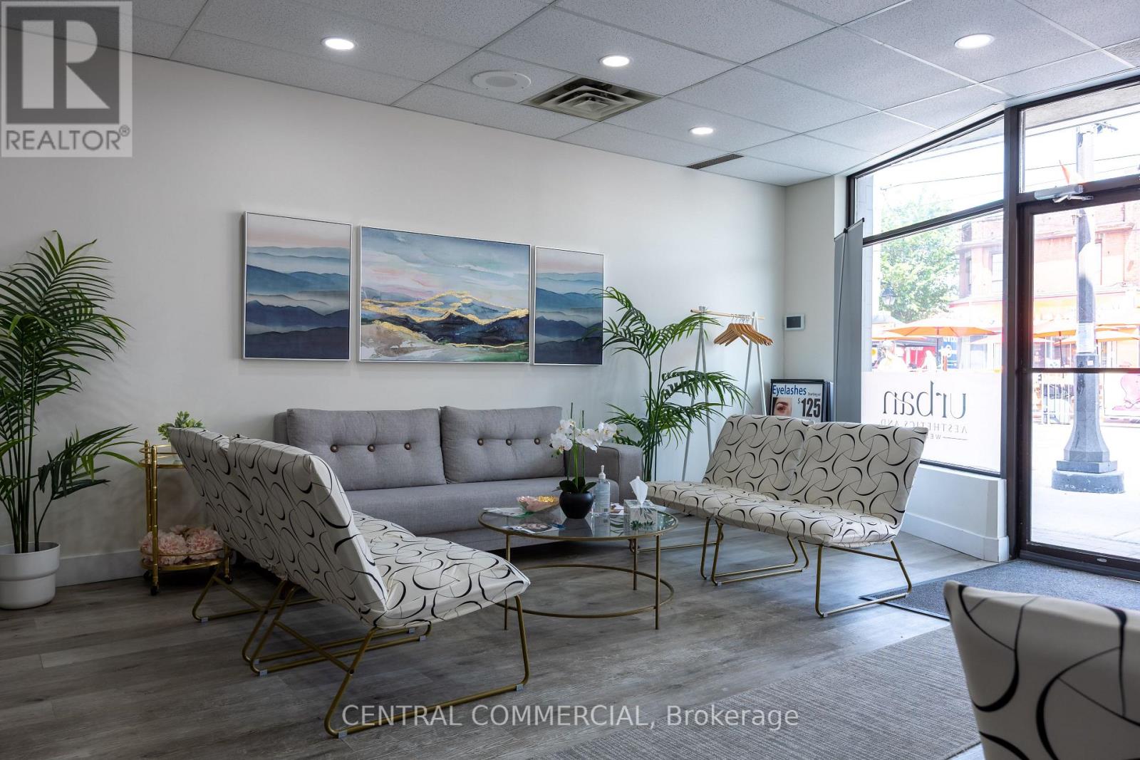 2885 Lake Shore Boulevard W, Toronto, Ontario  M8V 1J1 - Photo 2 - W12211137