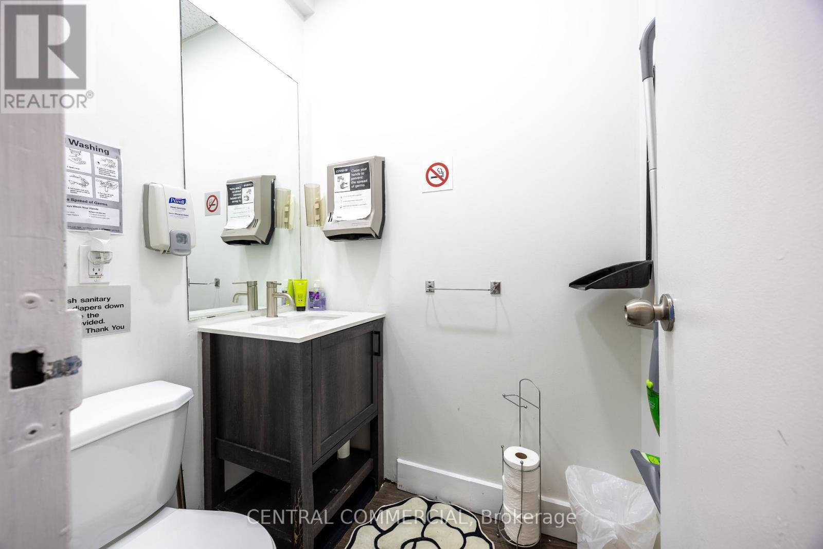 2885 Lake Shore Boulevard W, Toronto, Ontario  M8V 1J1 - Photo 20 - W12211137