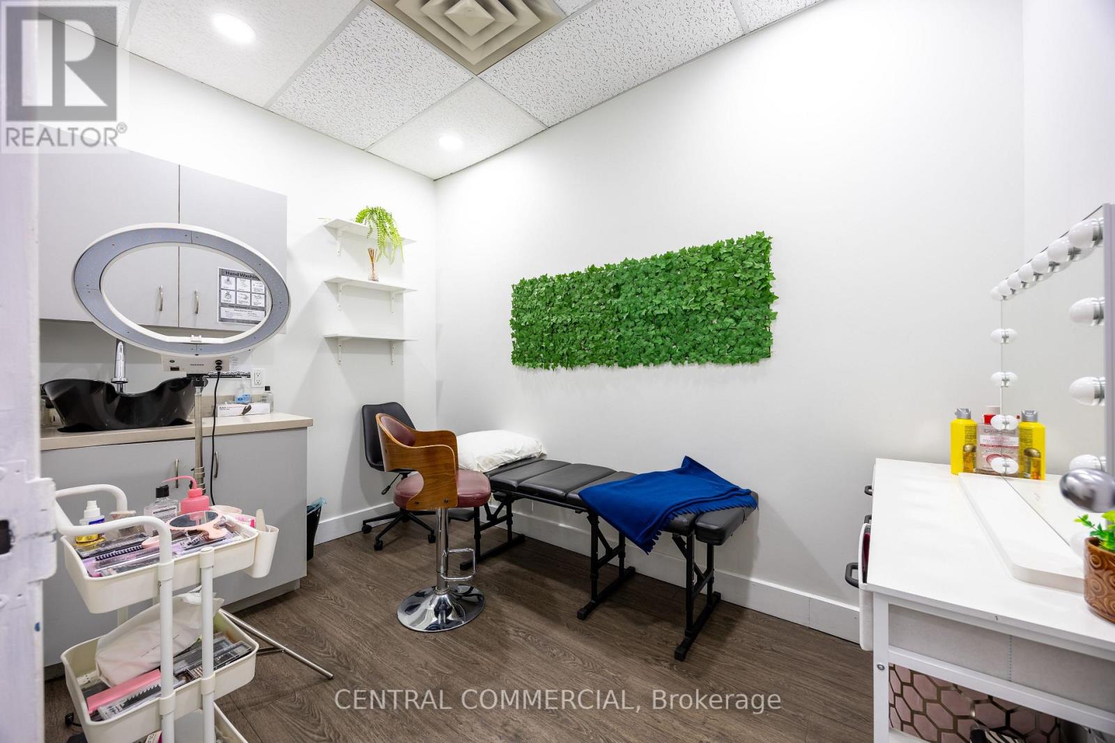 2885 Lake Shore Boulevard W, Toronto, Ontario  M8V 1J1 - Photo 24 - W12211137