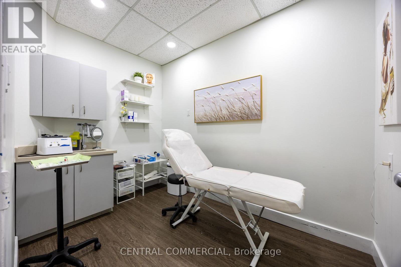2885 Lake Shore Boulevard W, Toronto, Ontario  M8V 1J1 - Photo 25 - W12211137