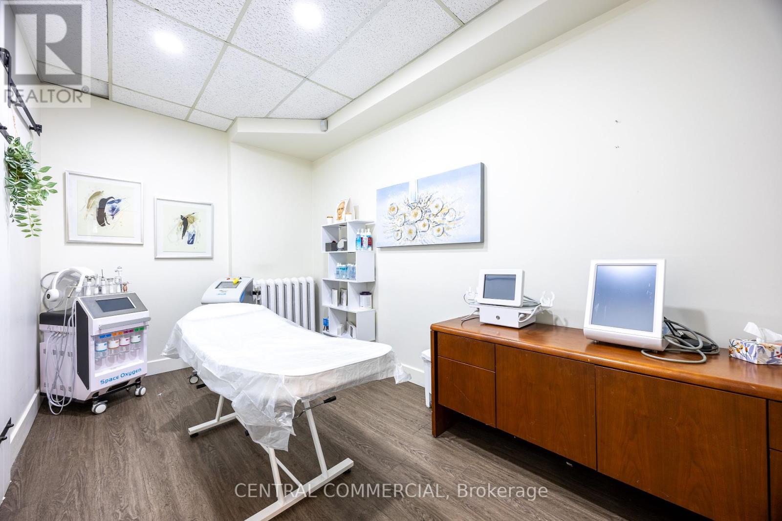 2885 Lake Shore Boulevard W, Toronto, Ontario  M8V 1J1 - Photo 26 - W12211137