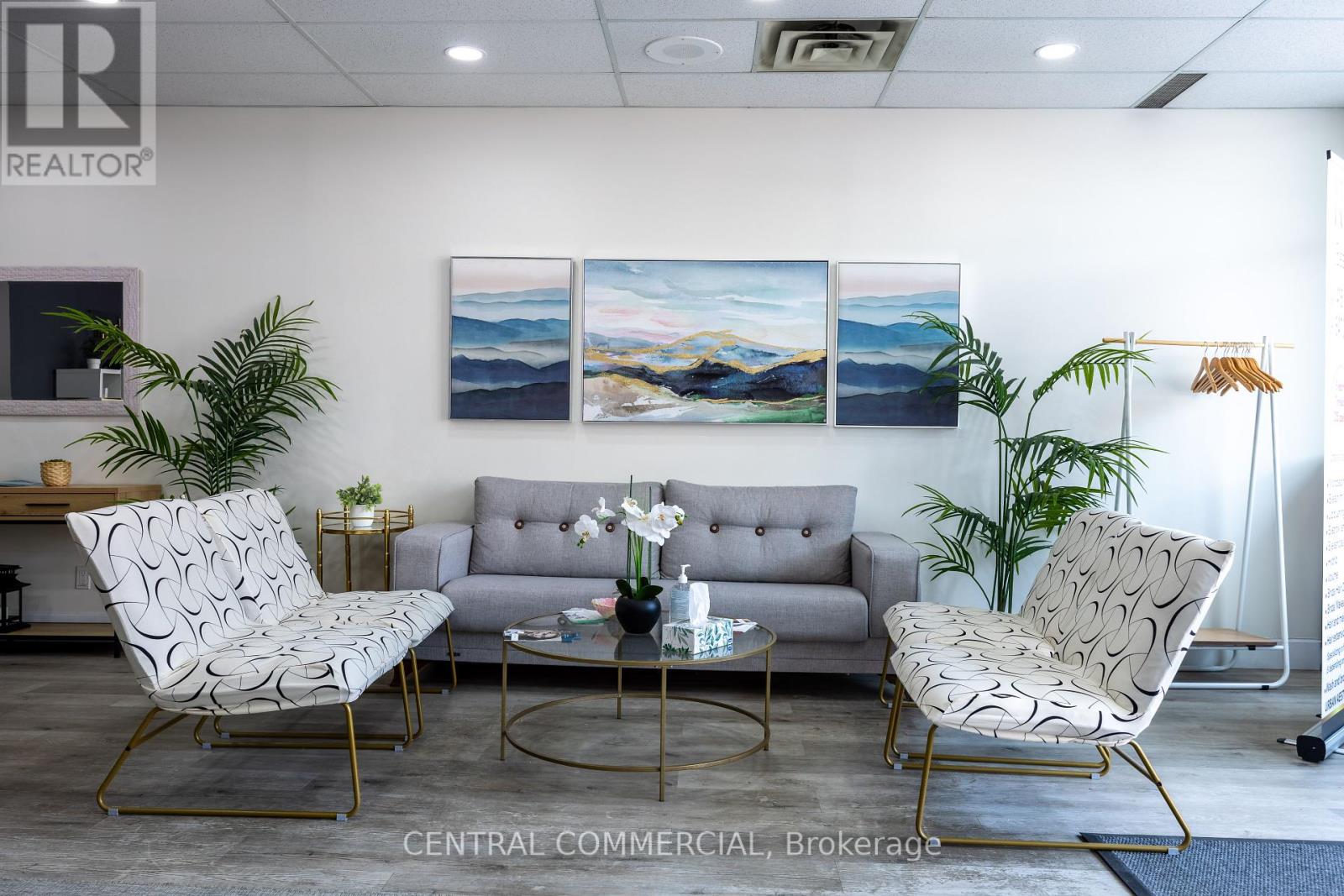 2885 Lake Shore Boulevard W, Toronto, Ontario  M8V 1J1 - Photo 3 - W12211137