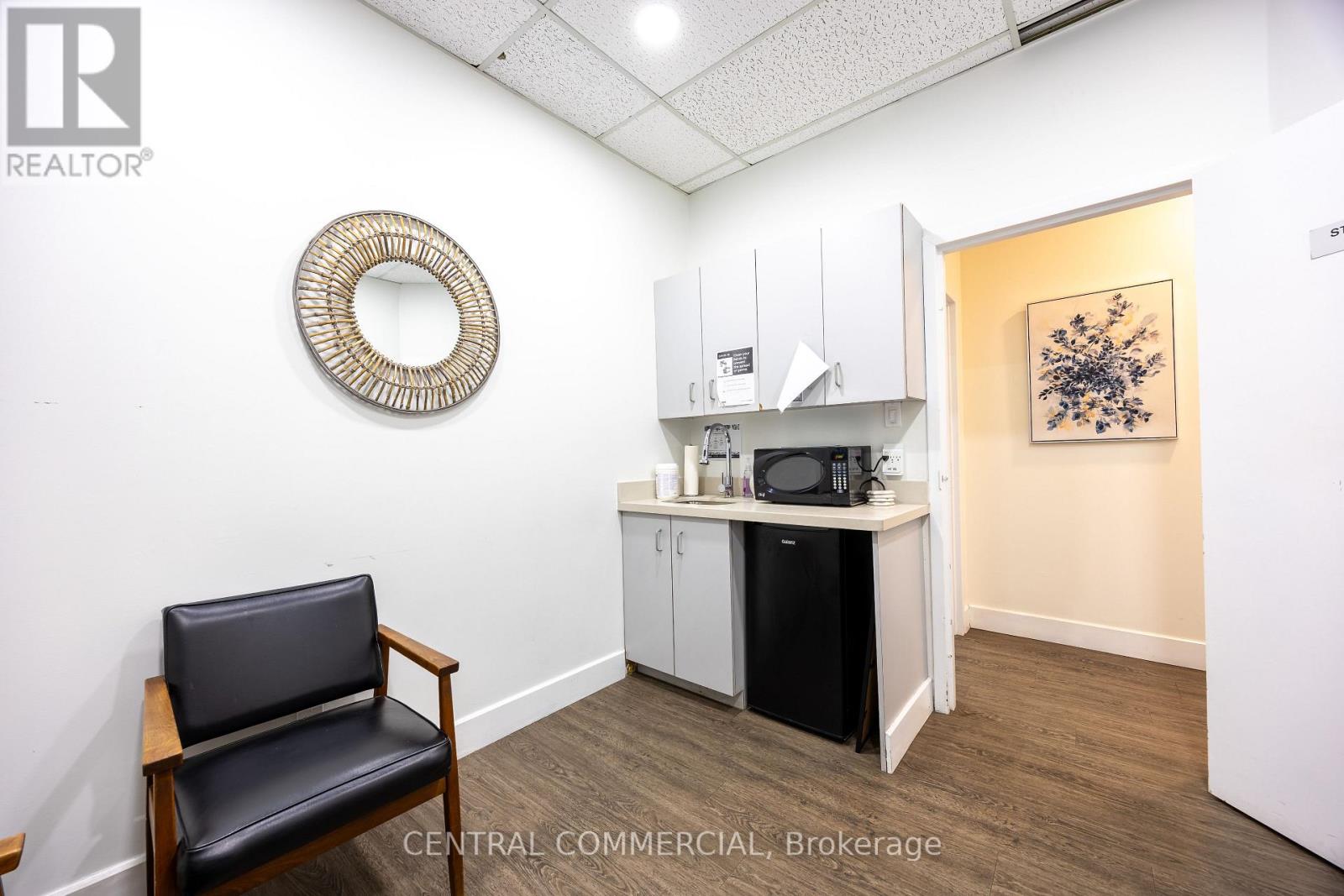 2885 Lake Shore Boulevard W, Toronto, Ontario  M8V 1J1 - Photo 30 - W12211137
