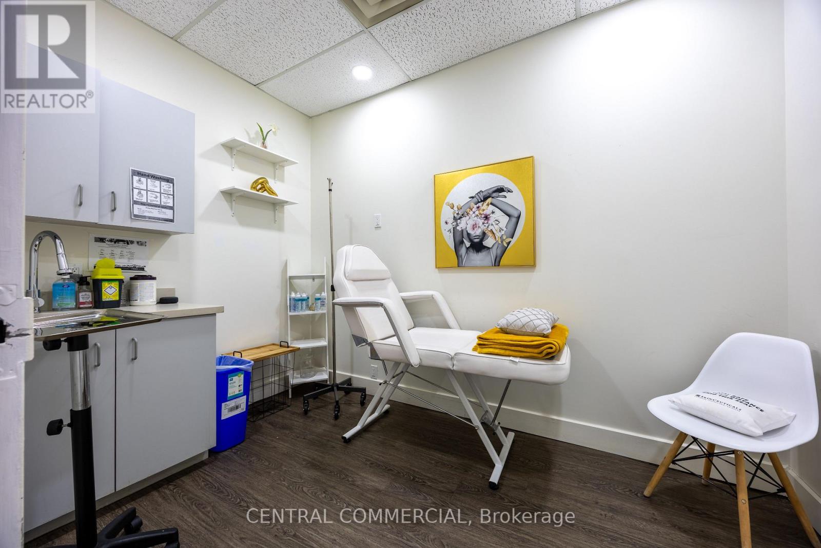 2885 Lake Shore Boulevard W, Toronto, Ontario  M8V 1J1 - Photo 31 - W12211137