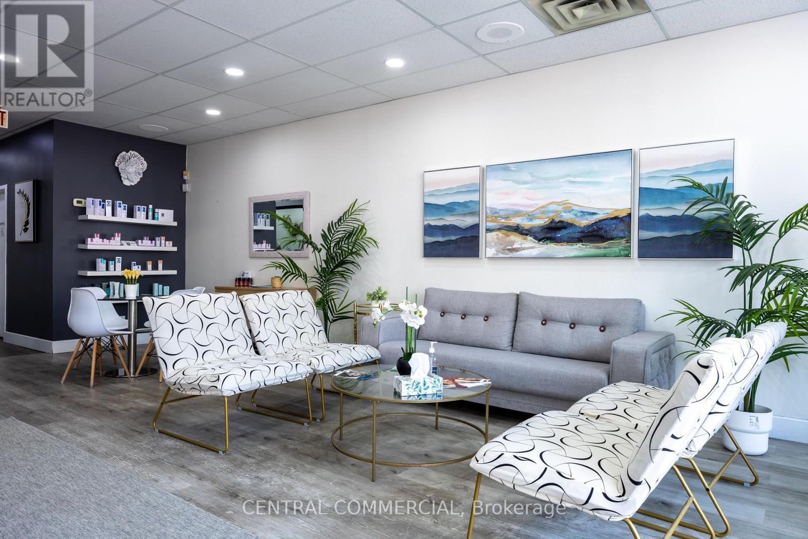 2885 Lake Shore Boulevard W, Toronto, Ontario  M8V 1J1 - Photo 4 - W12211137