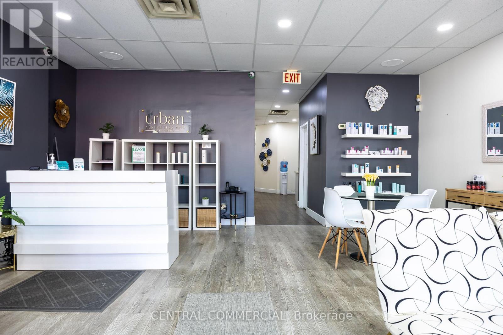 2885 Lake Shore Boulevard W, Toronto, Ontario  M8V 1J1 - Photo 6 - W12211137