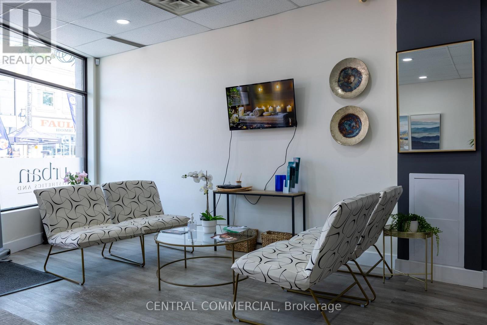 2885 Lake Shore Boulevard W, Toronto, Ontario  M8V 1J1 - Photo 7 - W12211137