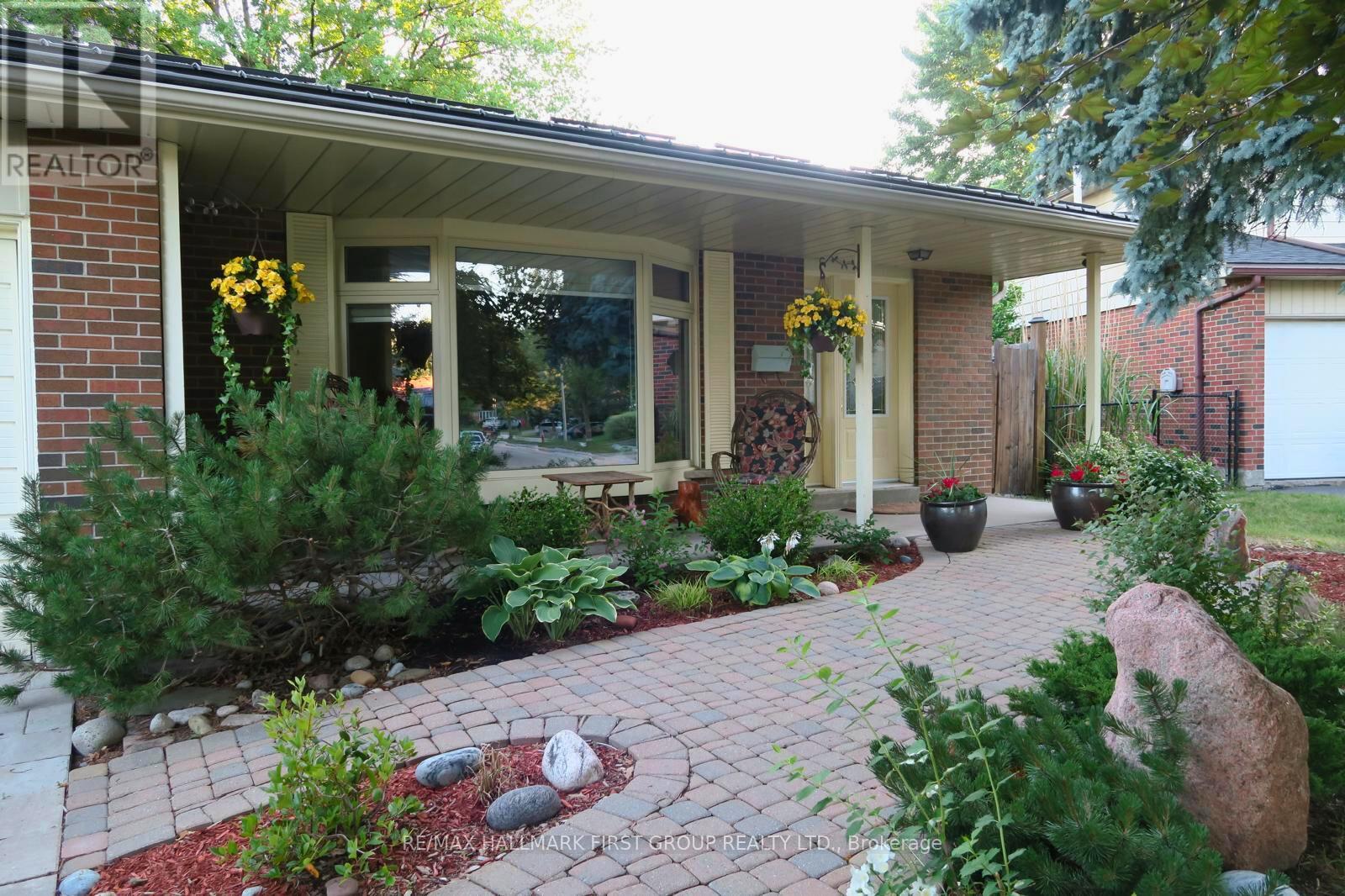2647 Misener Crescent, Mississauga, Ontario  L5K 1M9 - Photo 2 - W12211139