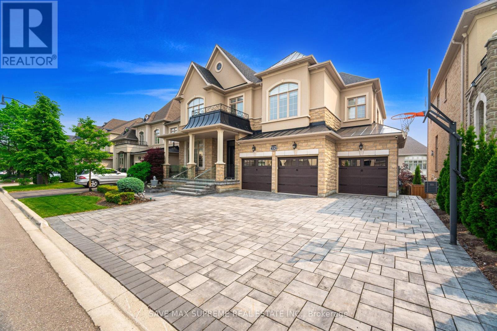 12 Astrantia Way, Brampton, Ontario  L6X 1P3 - Photo 2 - W12211141