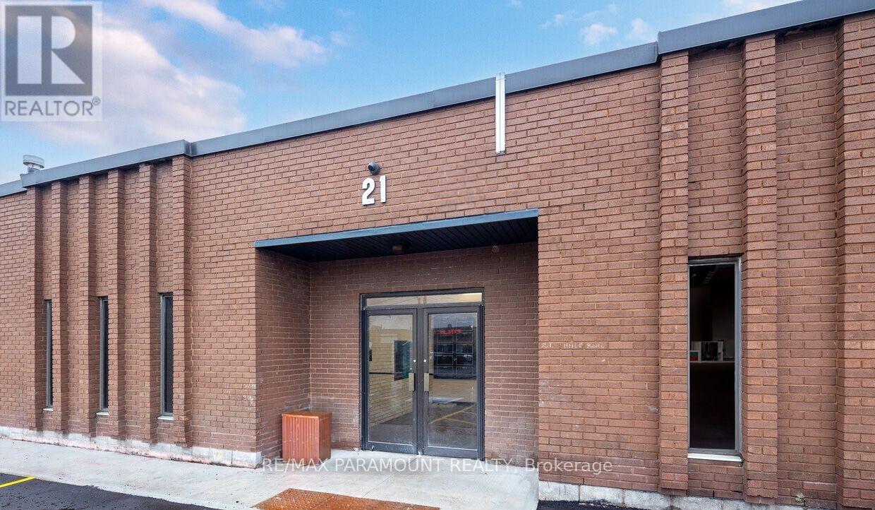 16 - 21 Hale Road, Brampton, Ontario  L6W 3J9 - Photo 2 - W12211148