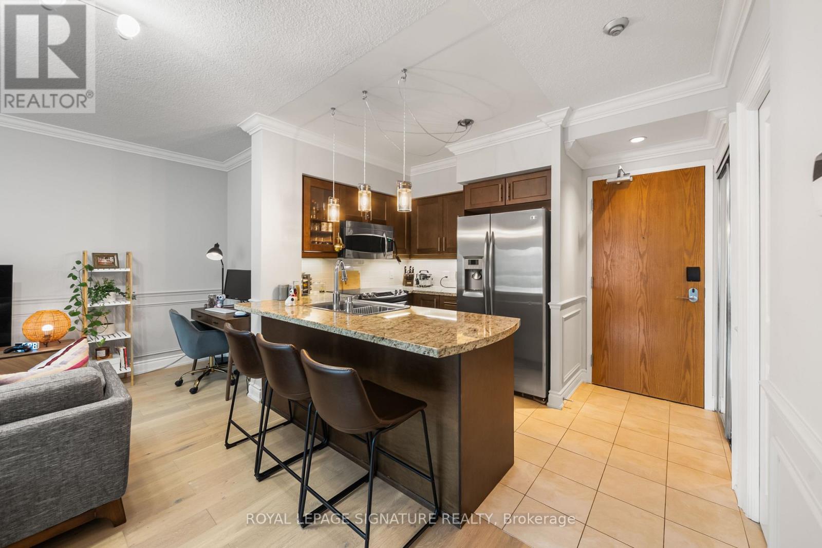 202 - 1900 Lakeshore Boulevard W, Toronto, Ontario  M6S 1A4 - Photo 10 - W12211154