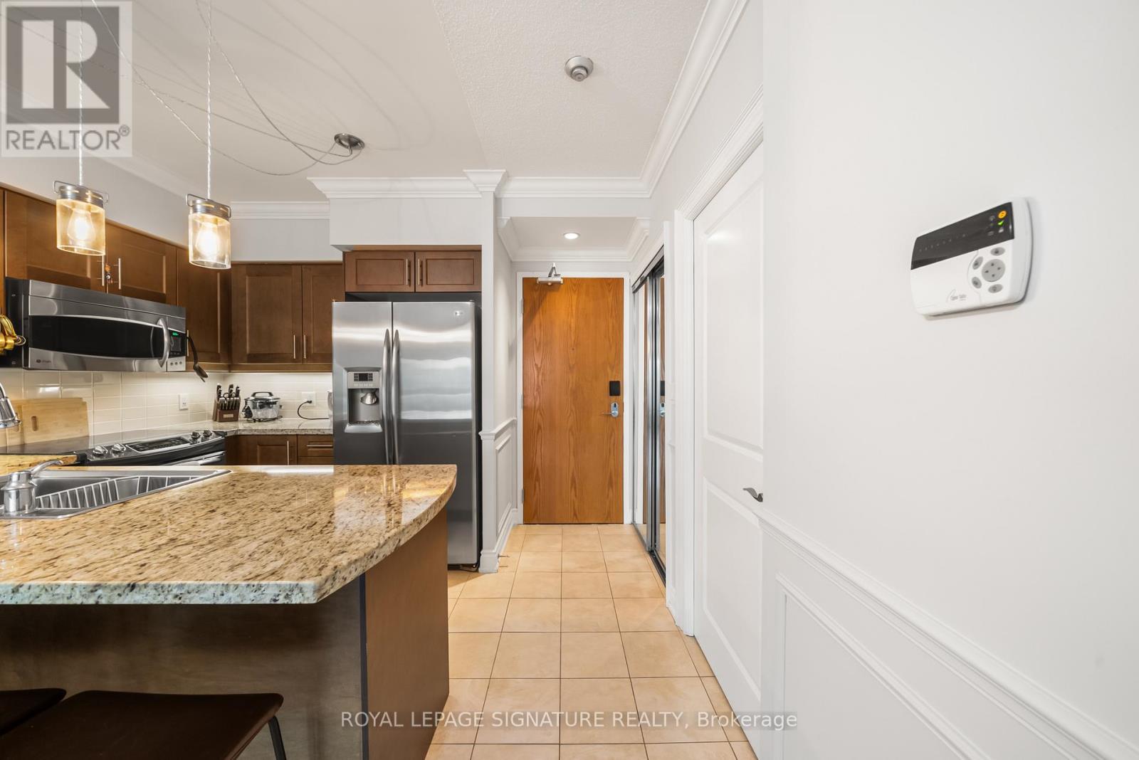 202 - 1900 Lakeshore Boulevard W, Toronto, Ontario  M6S 1A4 - Photo 11 - W12211154