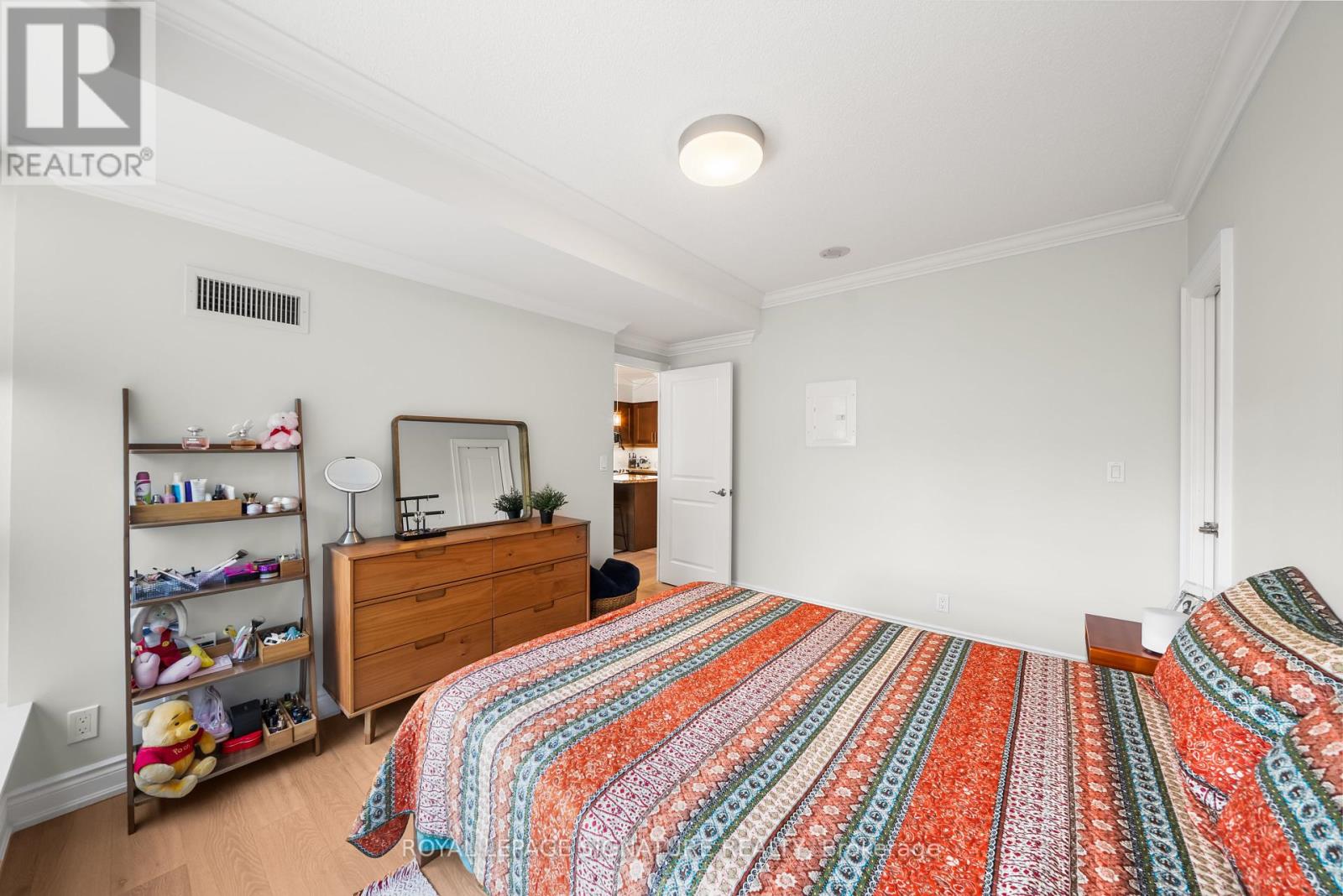 202 - 1900 Lakeshore Boulevard W, Toronto, Ontario  M6S 1A4 - Photo 14 - W12211154