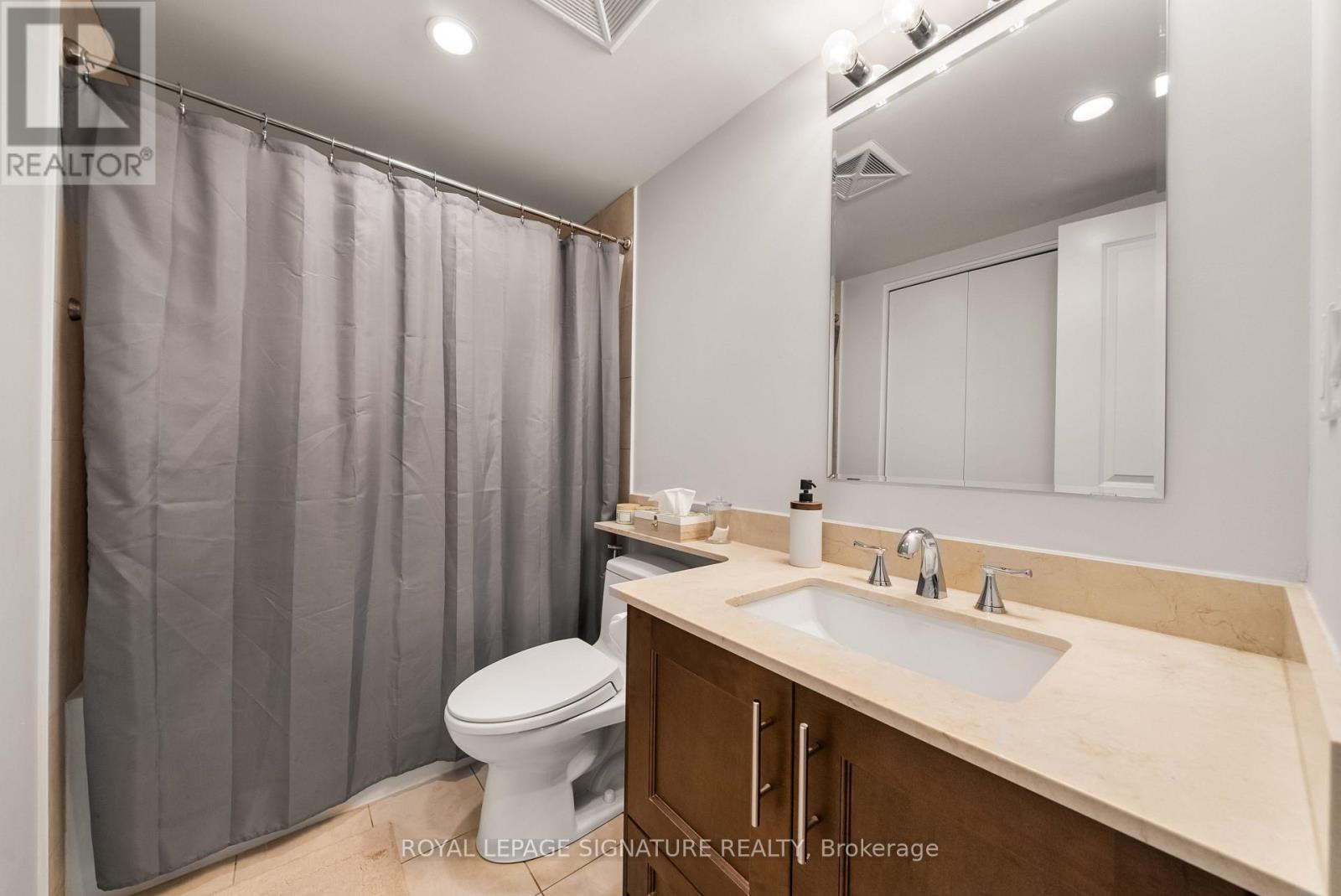 202 - 1900 Lakeshore Boulevard W, Toronto, Ontario  M6S 1A4 - Photo 16 - W12211154
