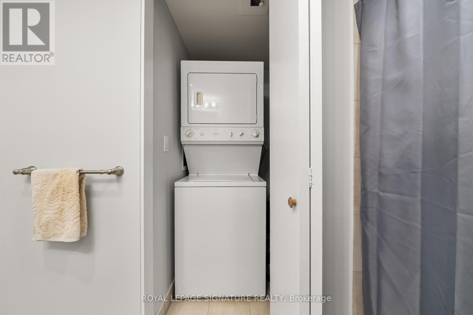 202 - 1900 Lakeshore Boulevard W, Toronto, Ontario  M6S 1A4 - Photo 17 - W12211154