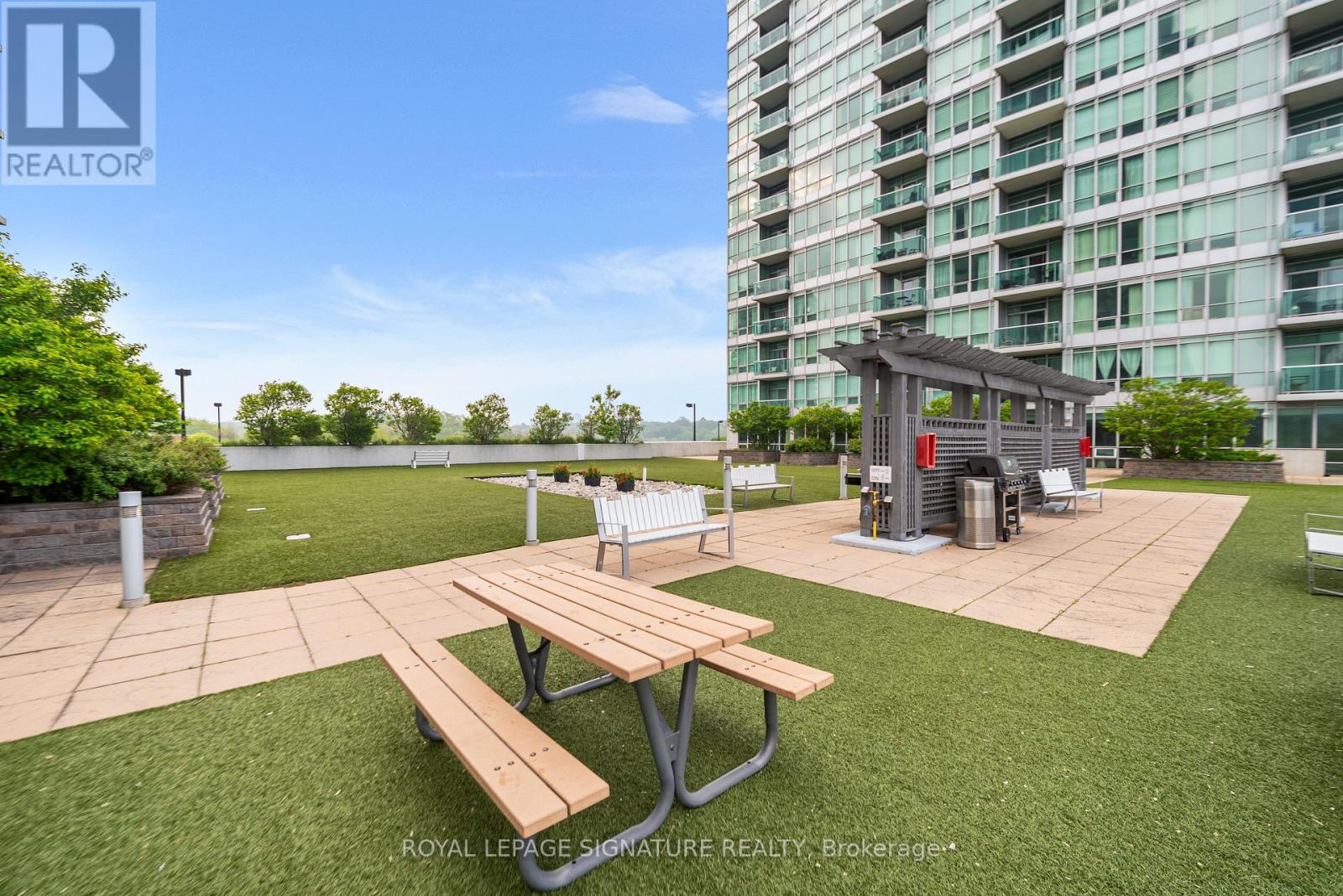 202 - 1900 Lakeshore Boulevard W, Toronto, Ontario  M6S 1A4 - Photo 24 - W12211154