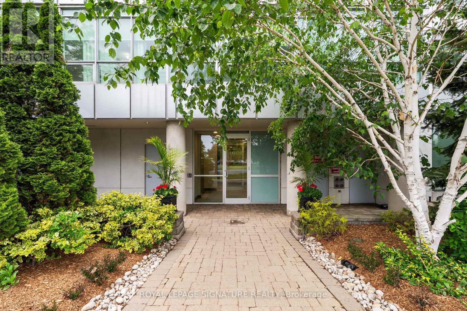 202 - 1900 Lakeshore Boulevard W, Toronto, Ontario  M6S 1A4 - Photo 29 - W12211154