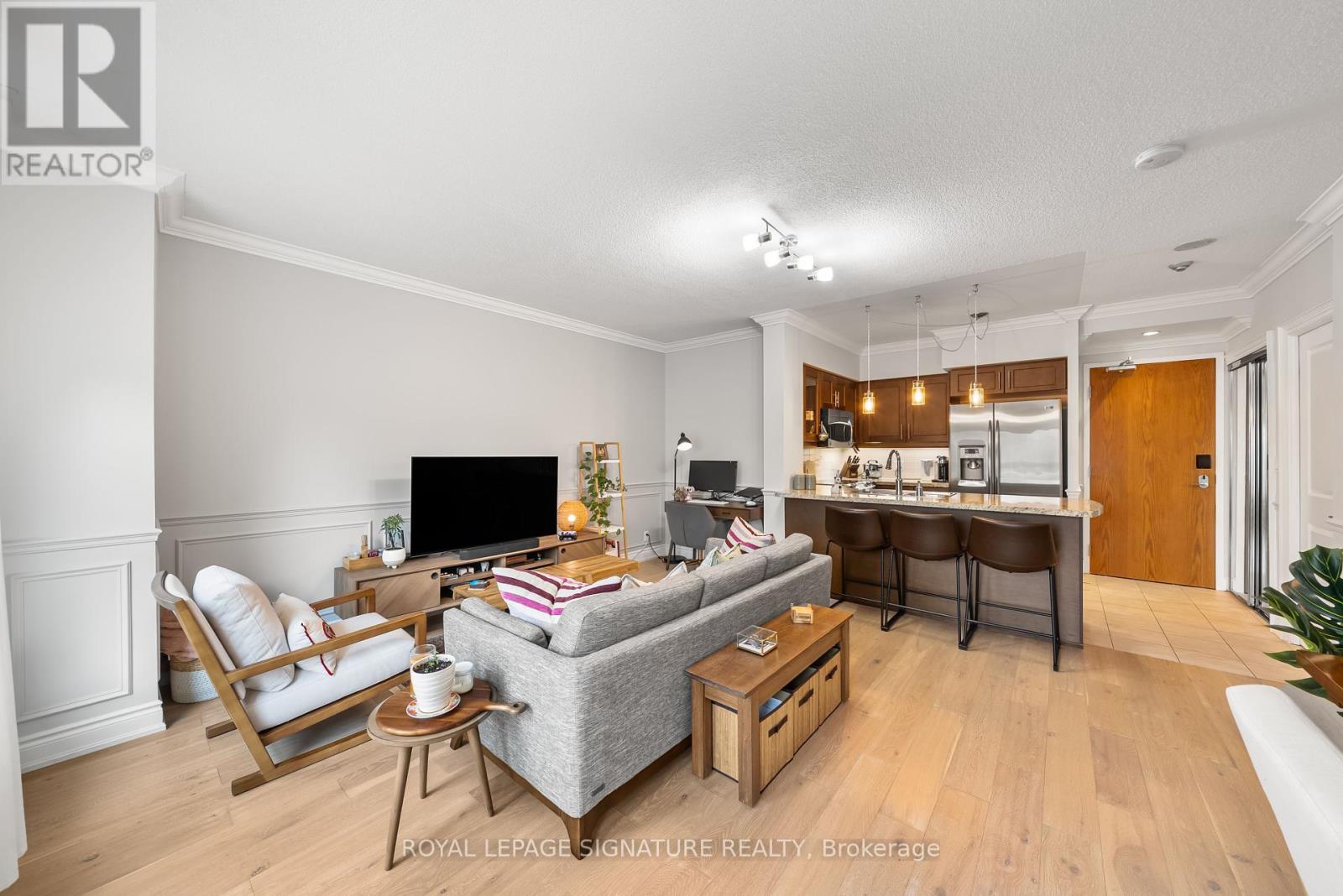202 - 1900 Lakeshore Boulevard W, Toronto, Ontario  M6S 1A4 - Photo 3 - W12211154