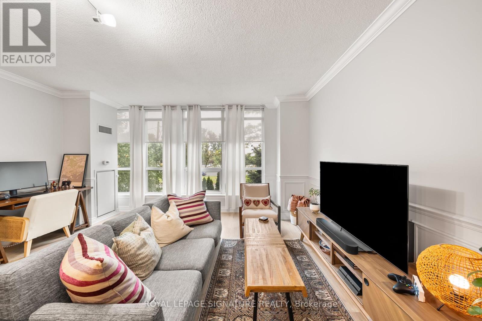 202 - 1900 Lakeshore Boulevard W, Toronto, Ontario  M6S 1A4 - Photo 8 - W12211154