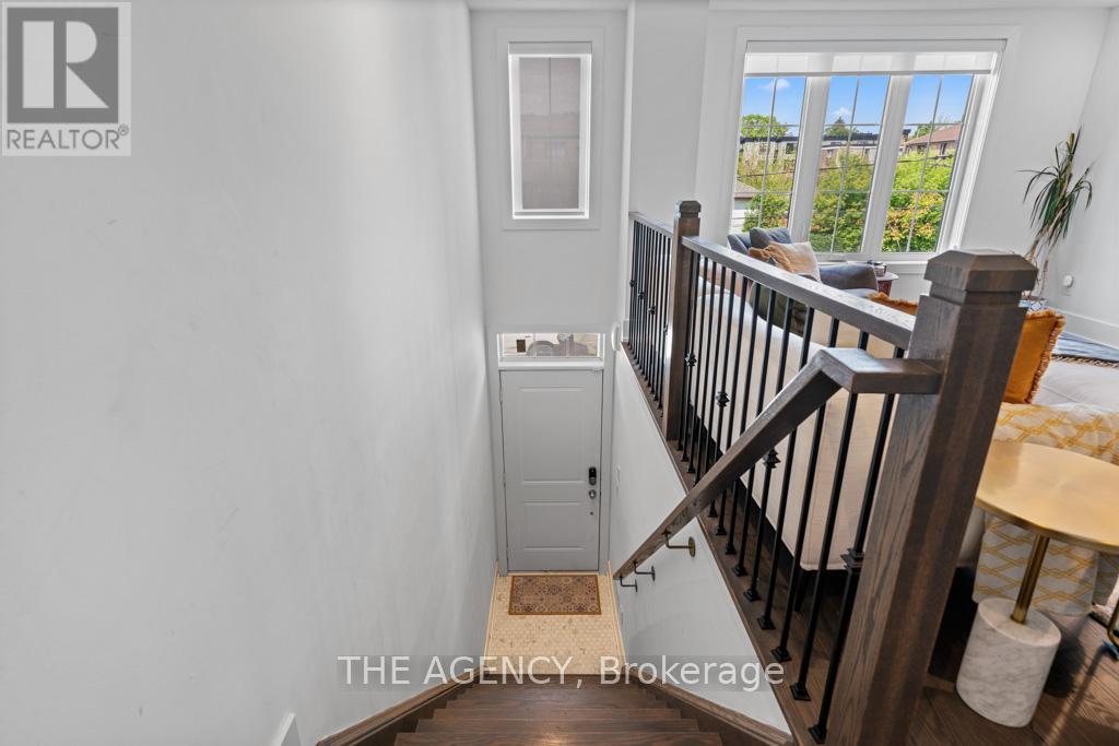 507 Nairn Avenue, Toronto (Caledonia-Fairbank), Ontario  M6E 4J2 - Photo 3 - W12211163