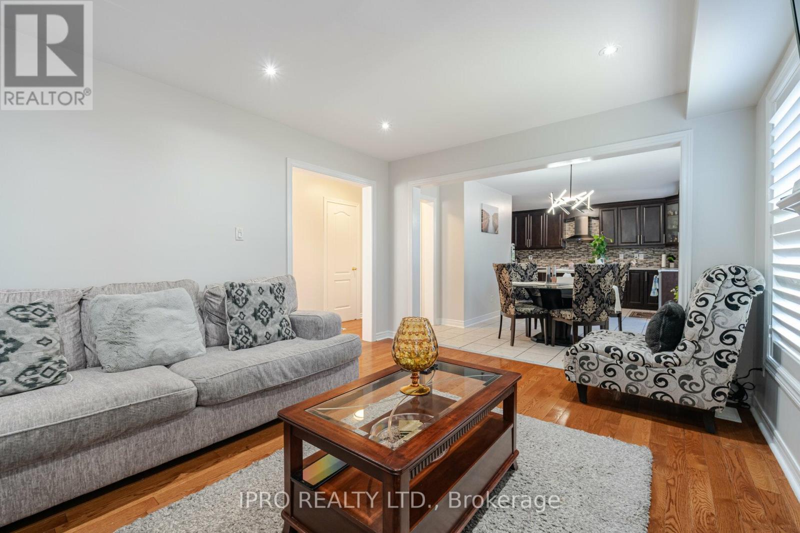 49 Australia Drive, Brampton, Ontario  L6R 3G1 - Photo 14 - W12211190