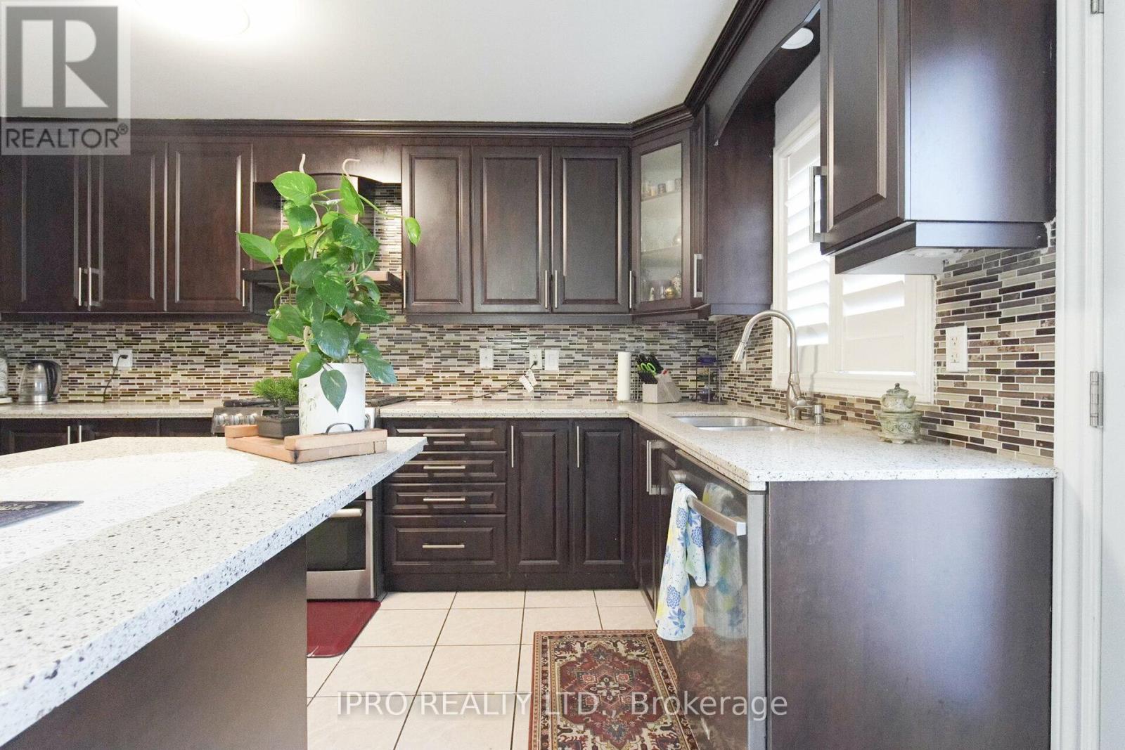49 Australia Drive, Brampton, Ontario  L6R 3G1 - Photo 19 - W12211190