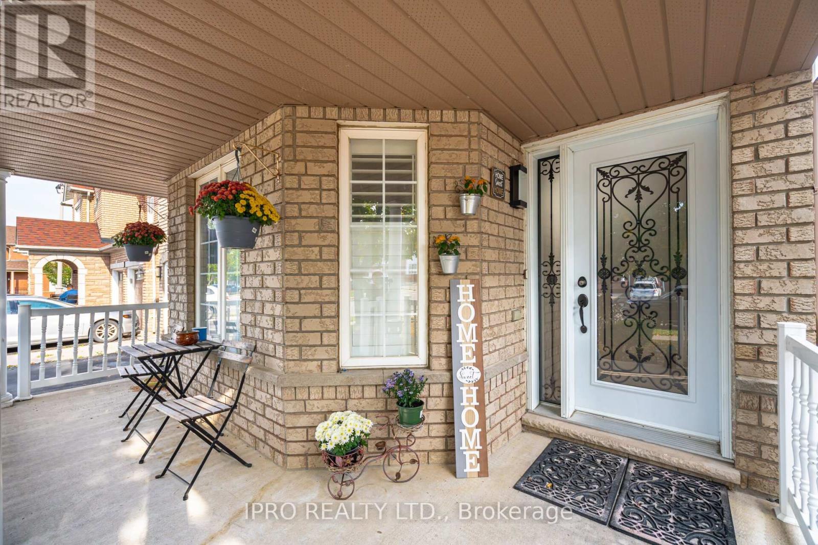 49 Australia Drive, Brampton, Ontario  L6R 3G1 - Photo 4 - W12211190