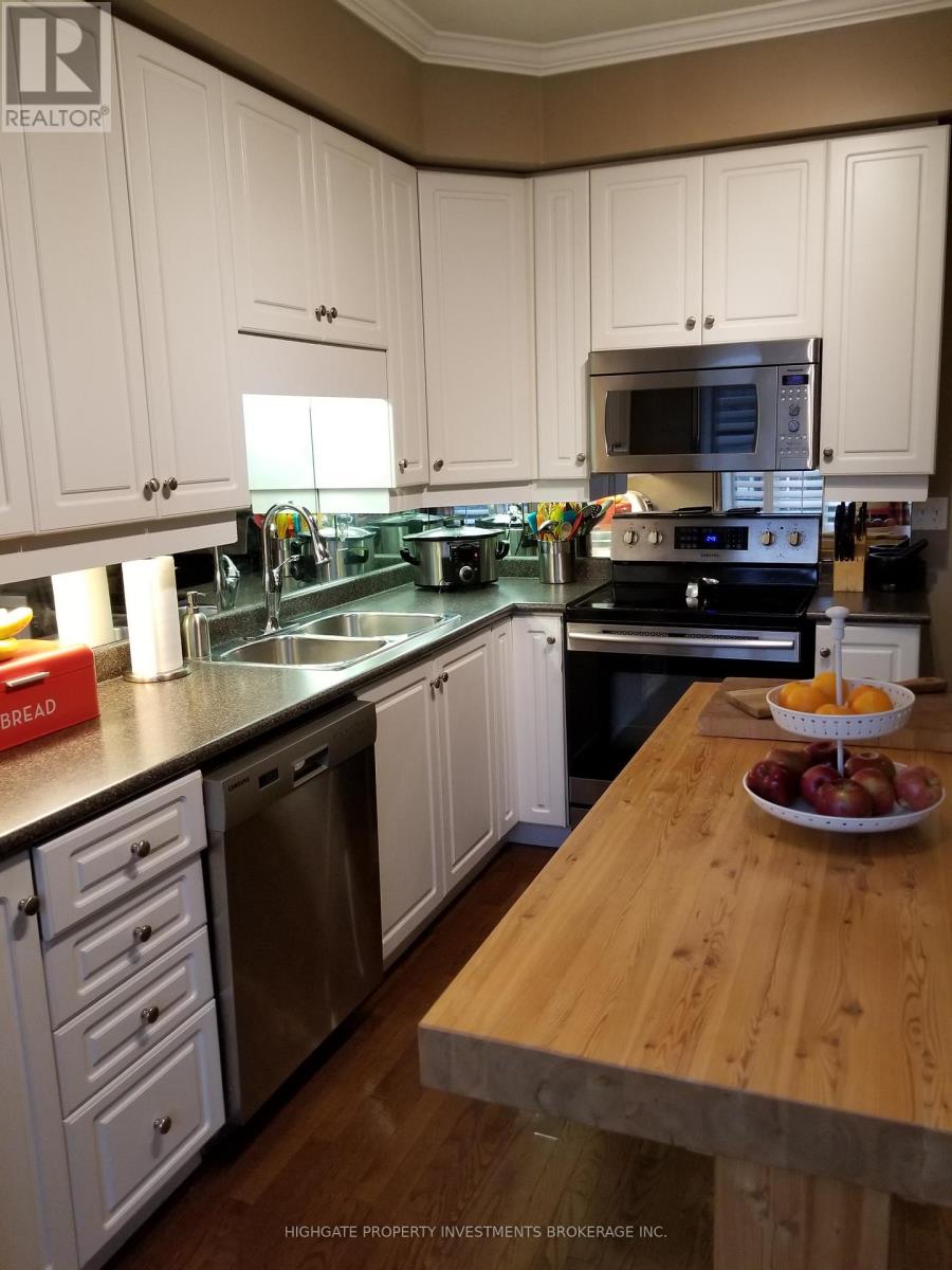 17 San Remo Terrace, Toronto (Mimico), Ontario  M8Z 6C5 - Photo 2 - W12211194