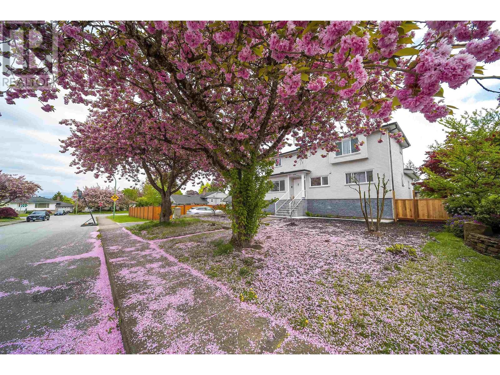 8684 12TH AVENUE, Burnaby, British Columbia