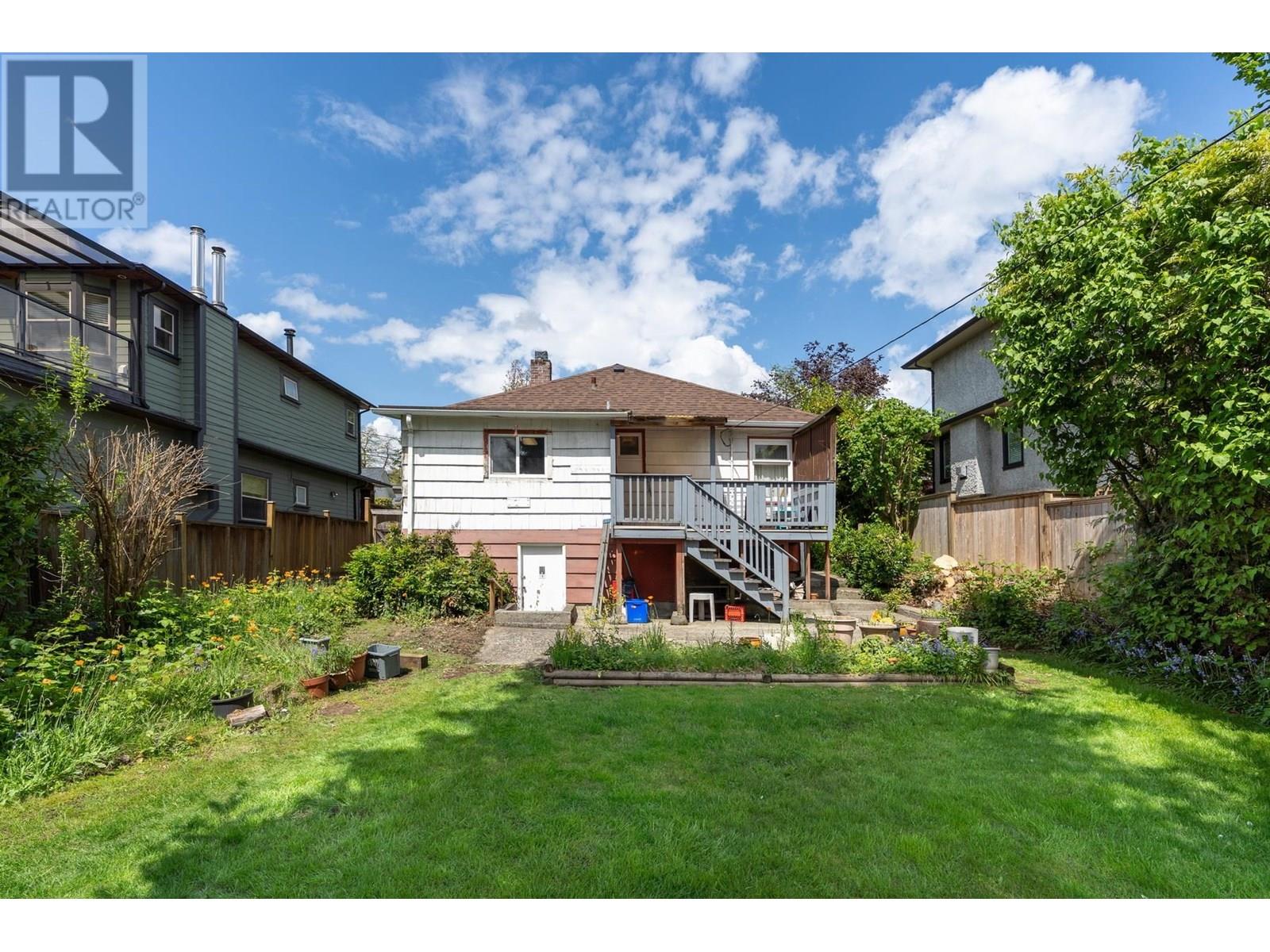443 E 17th Street, North Vancouver, British Columbia  V7L 2W3 - Photo 8 - R3013890