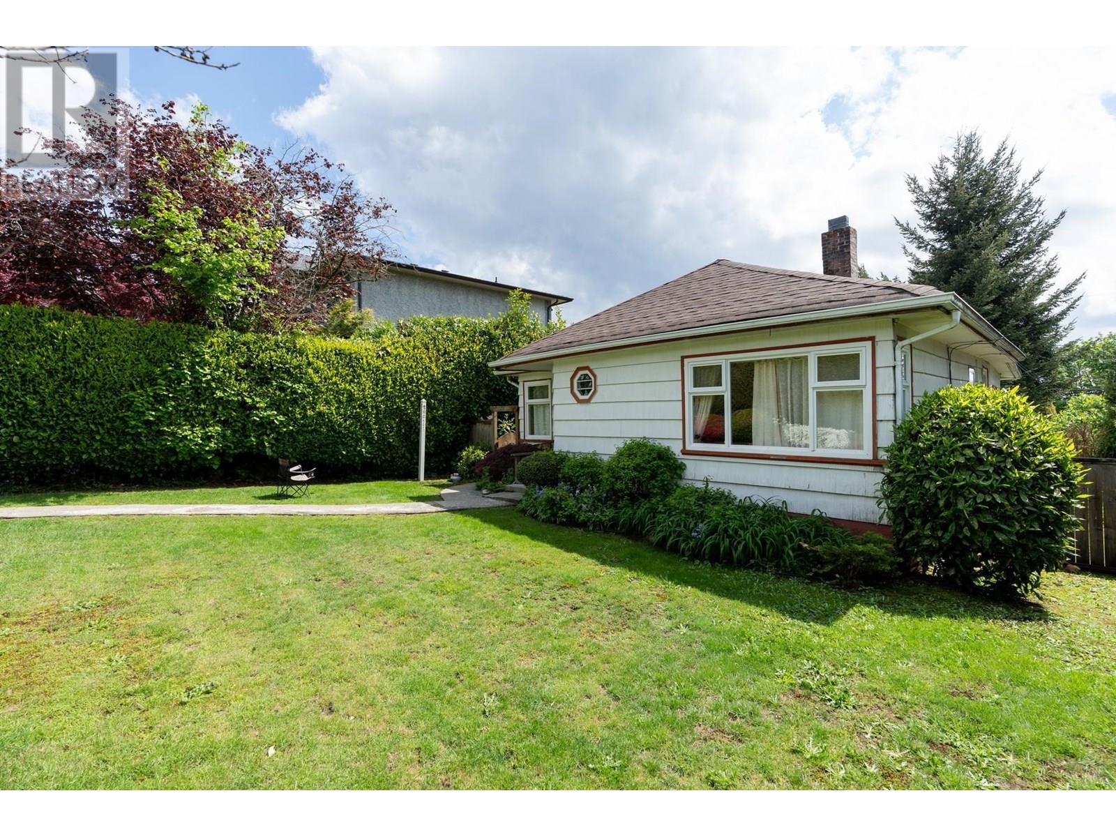 443 E 17th Street, North Vancouver, British Columbia  V7L 2W3 - Photo 5 - R3013890