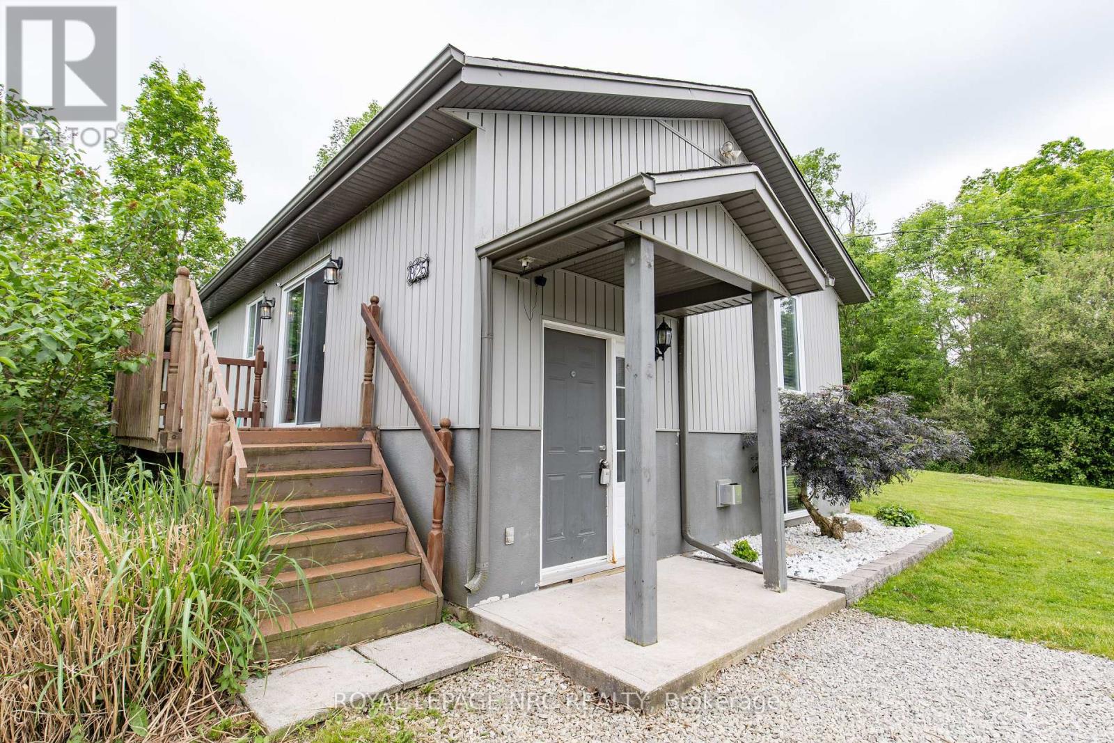 925 Oakhill Boulevard, Fort Erie (Ridgeway), Ontario  L0S 1N0 - Photo 3 - X12211211