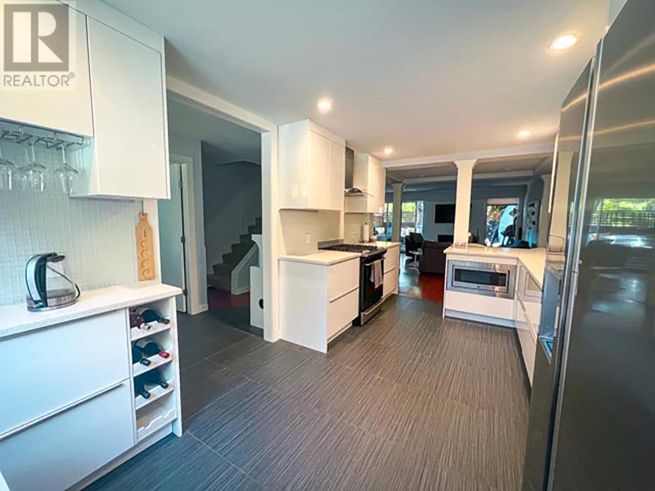 103 555 W 28th Street, North Vancouver, British Columbia  V7N 2J7 - Photo 2 - R3013902
