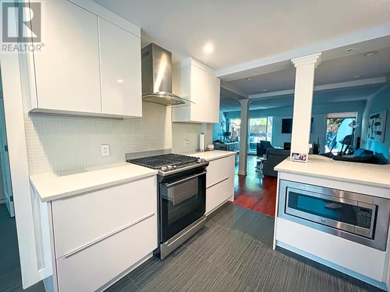 103 555 W 28th Street, North Vancouver, British Columbia  V7N 2J7 - Photo 3 - R3013902