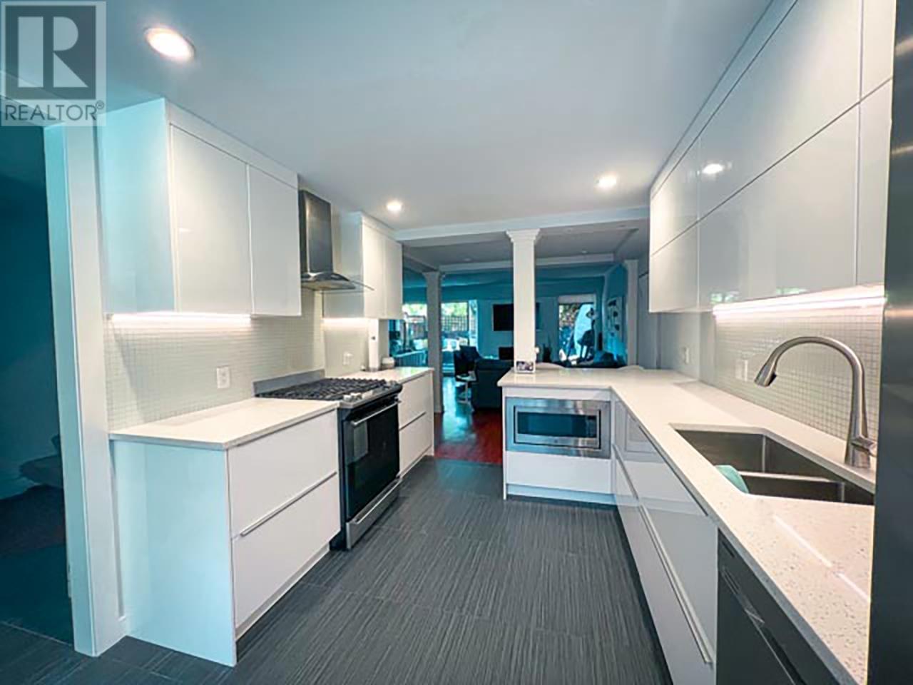 103 555 W 28th Street, North Vancouver, British Columbia  V7N 2J7 - Photo 4 - R3013902