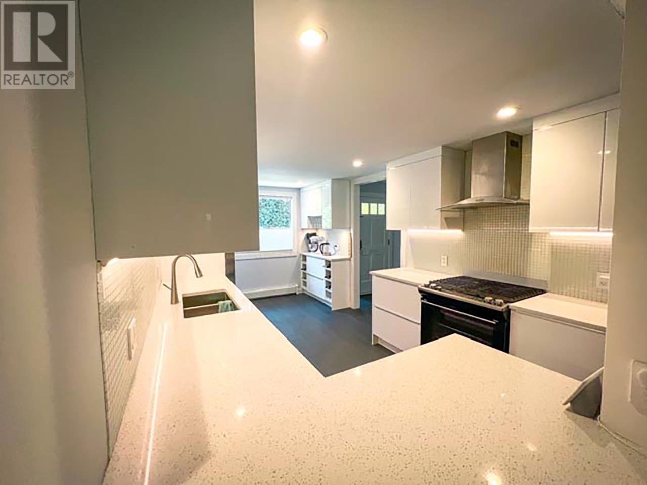 103 555 W 28th Street, North Vancouver, British Columbia  V7N 2J7 - Photo 5 - R3013902