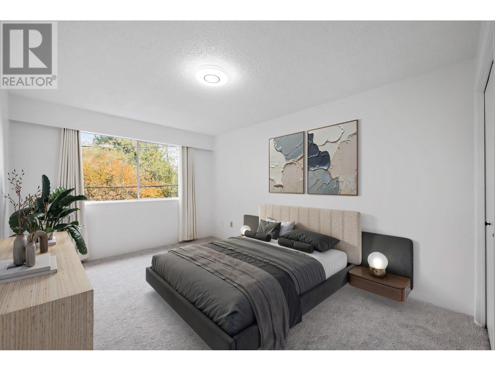 Property at 212 910 FIFTH AVENUE image 3