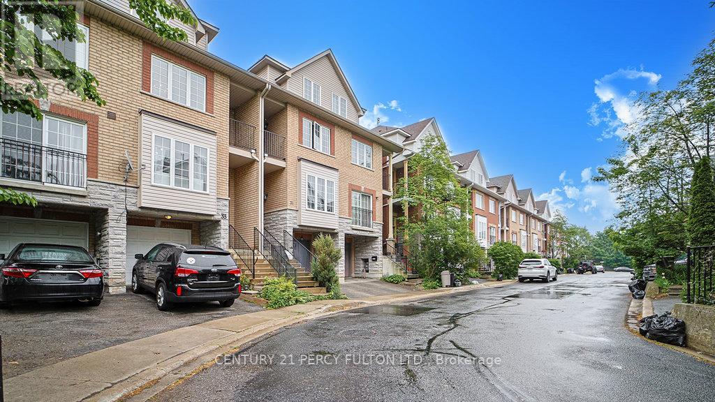 33 TOLLGATE MEWS, Toronto, Ontario