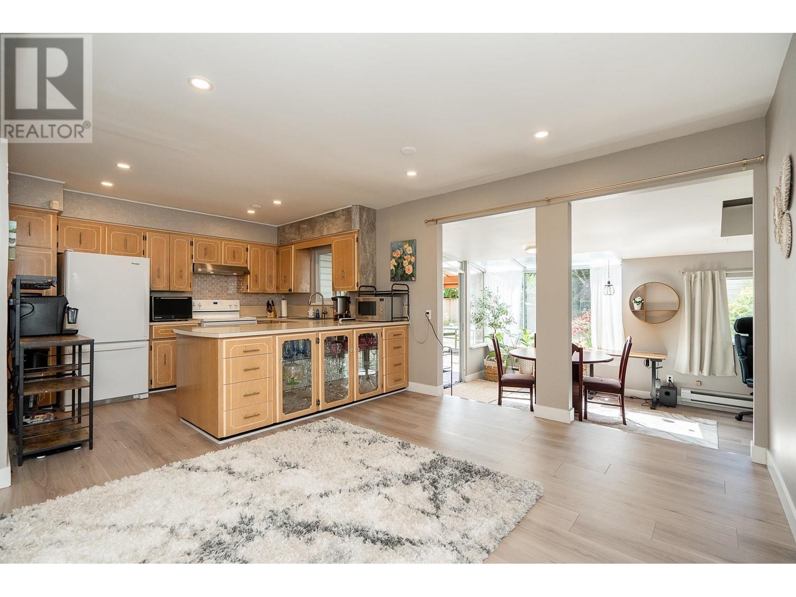 3841 Inverness Street, Port Coquitlam, British Columbia  V3B 3B9 - Photo 10 - R3013926