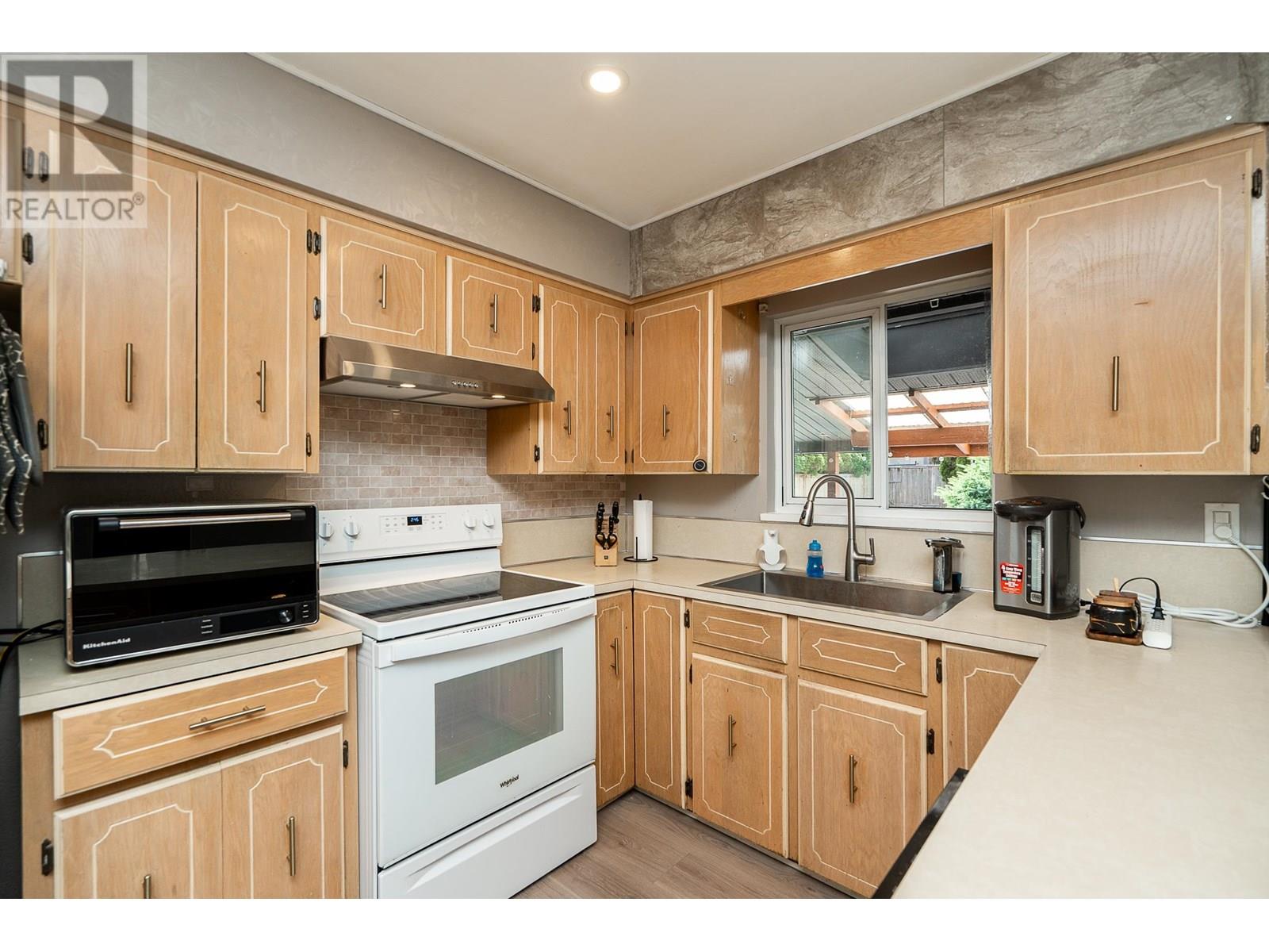 3841 Inverness Street, Port Coquitlam, British Columbia  V3B 3B9 - Photo 13 - R3013926