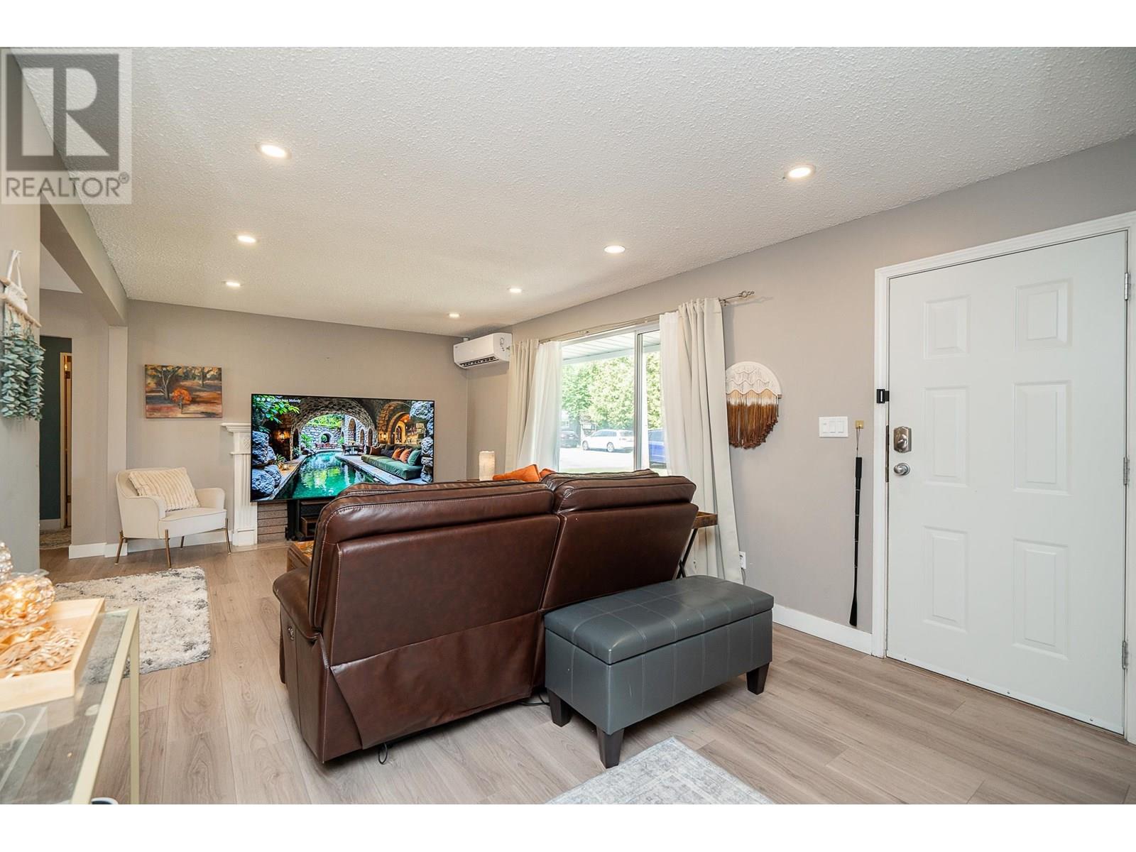 3841 Inverness Street, Port Coquitlam, British Columbia  V3B 3B9 - Photo 6 - R3013926