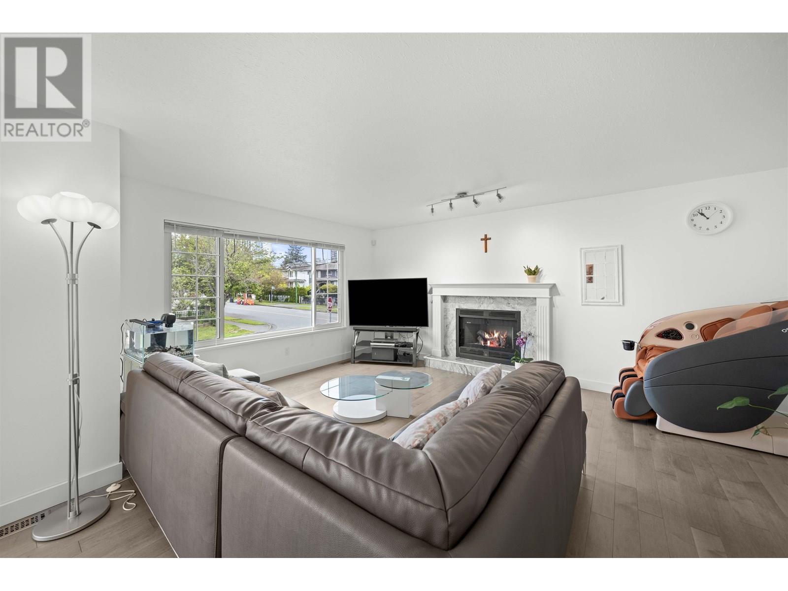 4398 Hurst Street, Burnaby, British Columbia  V5J 1M9 - Photo 3 - R3013933
