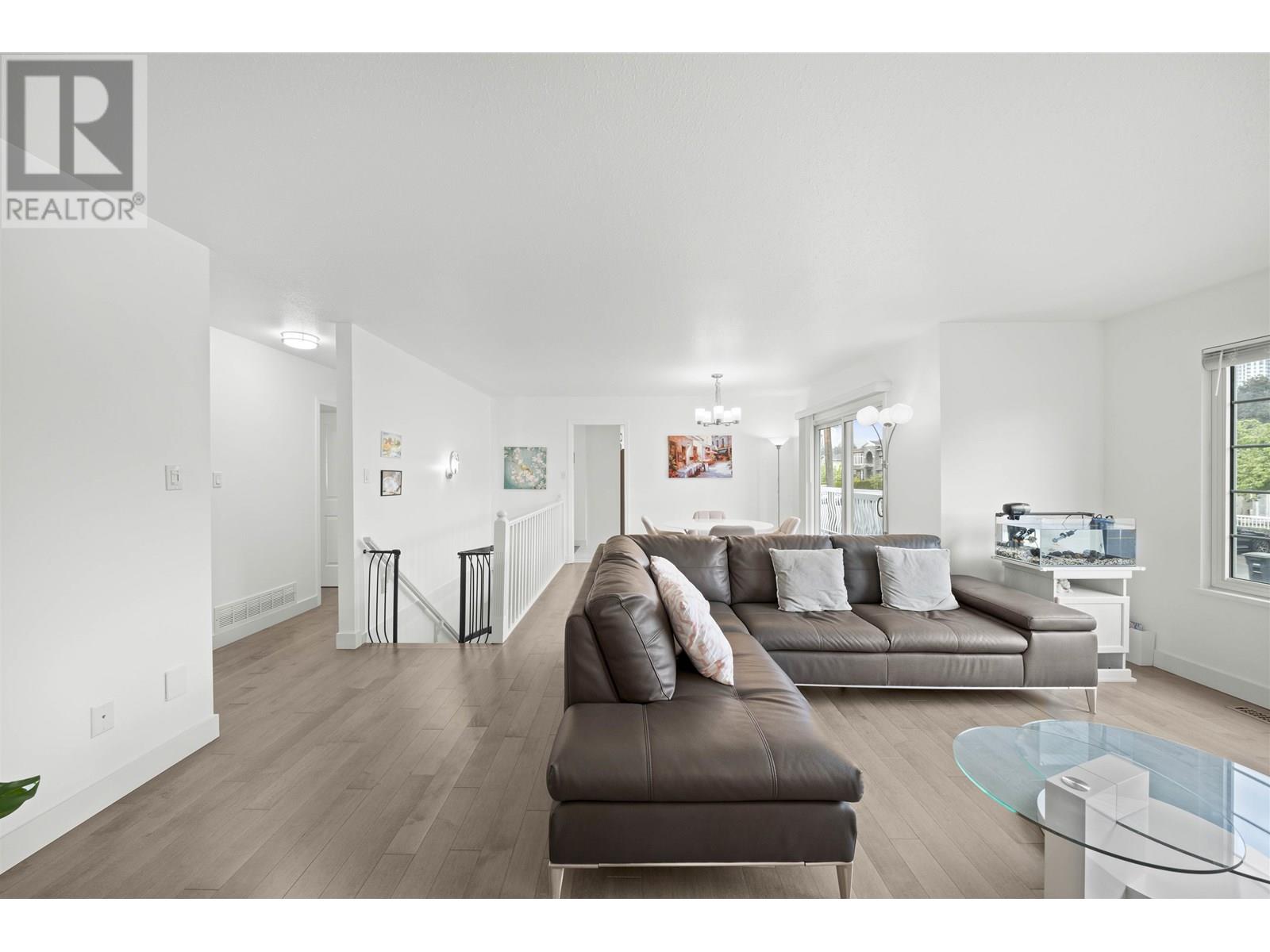 4398 Hurst Street, Burnaby, British Columbia  V5J 1M9 - Photo 4 - R3013933