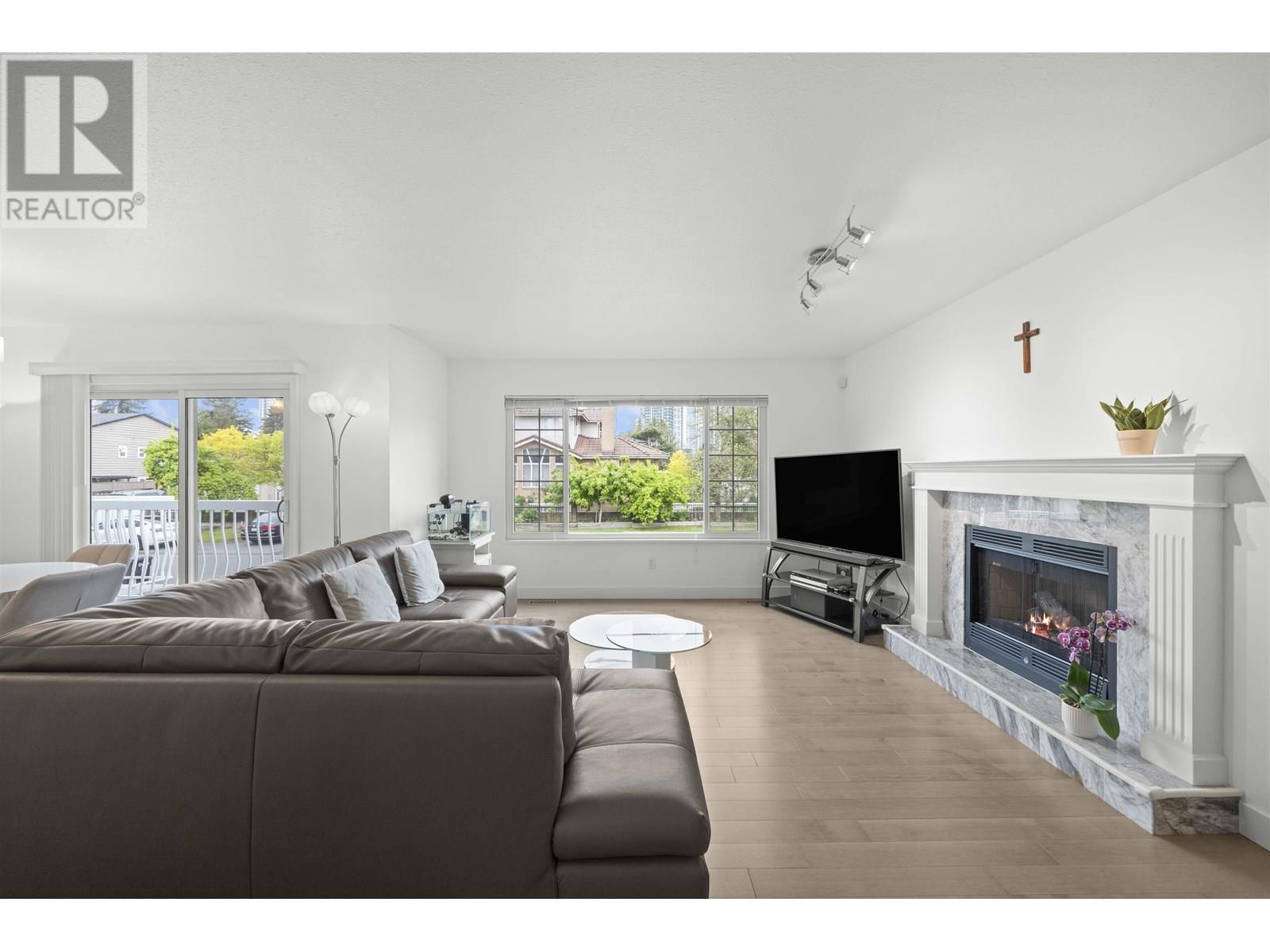 4398 Hurst Street, Burnaby, British Columbia  V5J 1M9 - Photo 5 - R3013933
