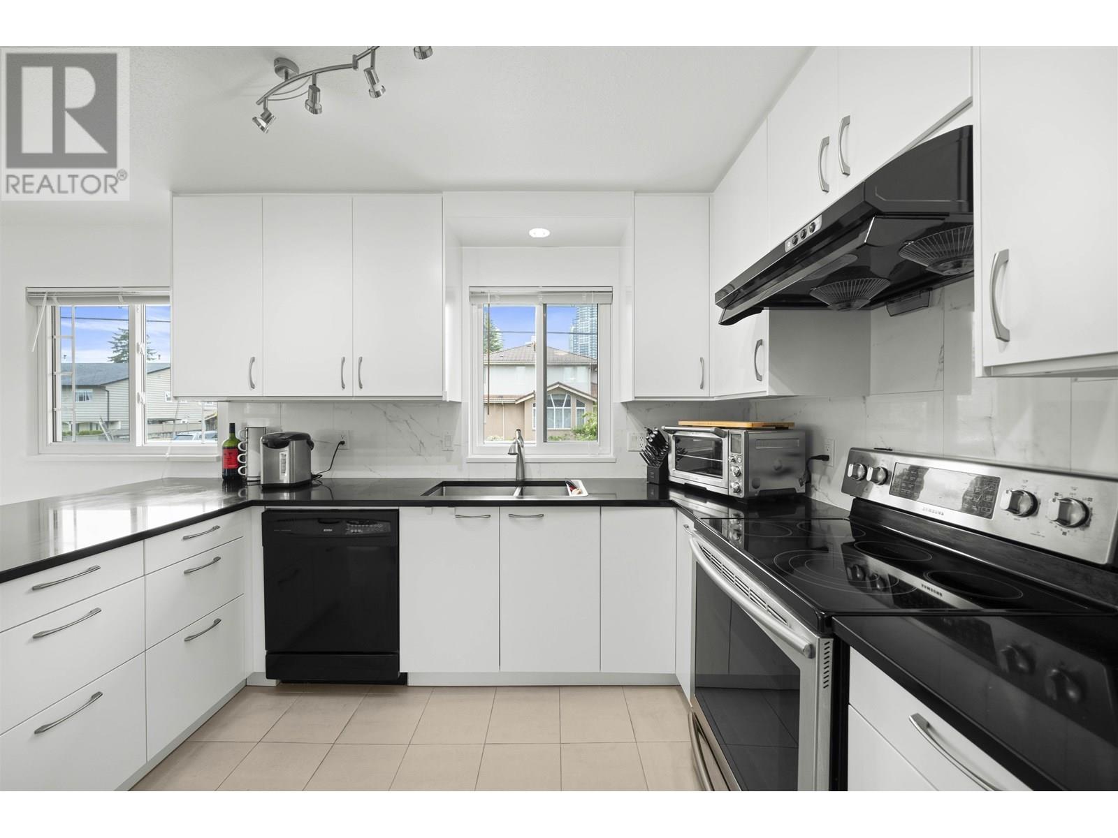 4398 Hurst Street, Burnaby, British Columbia  V5J 1M9 - Photo 7 - R3013933