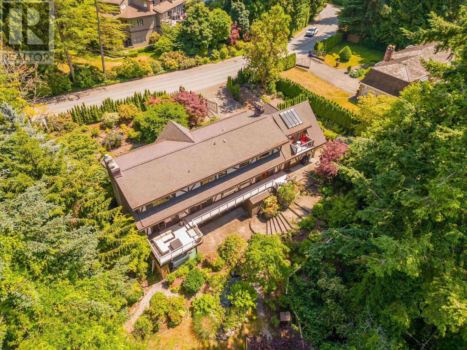 5704 WESTPORT ROAD, West Vancouver, British Columbia