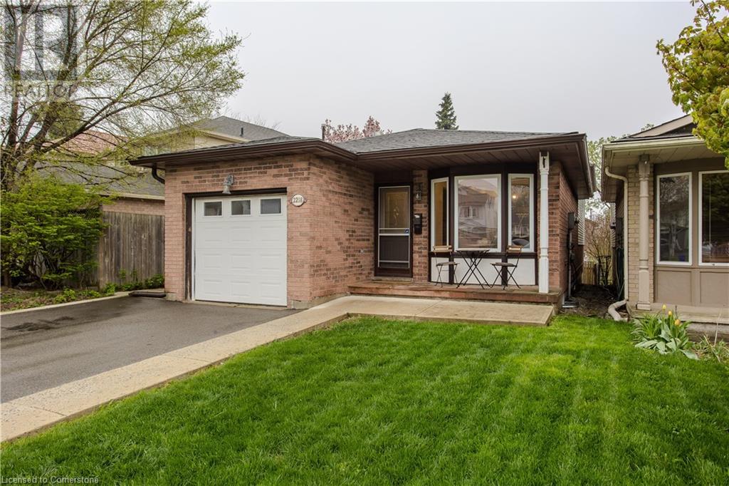 2218 LEOMINSTER Drive, Burlington, Ontario