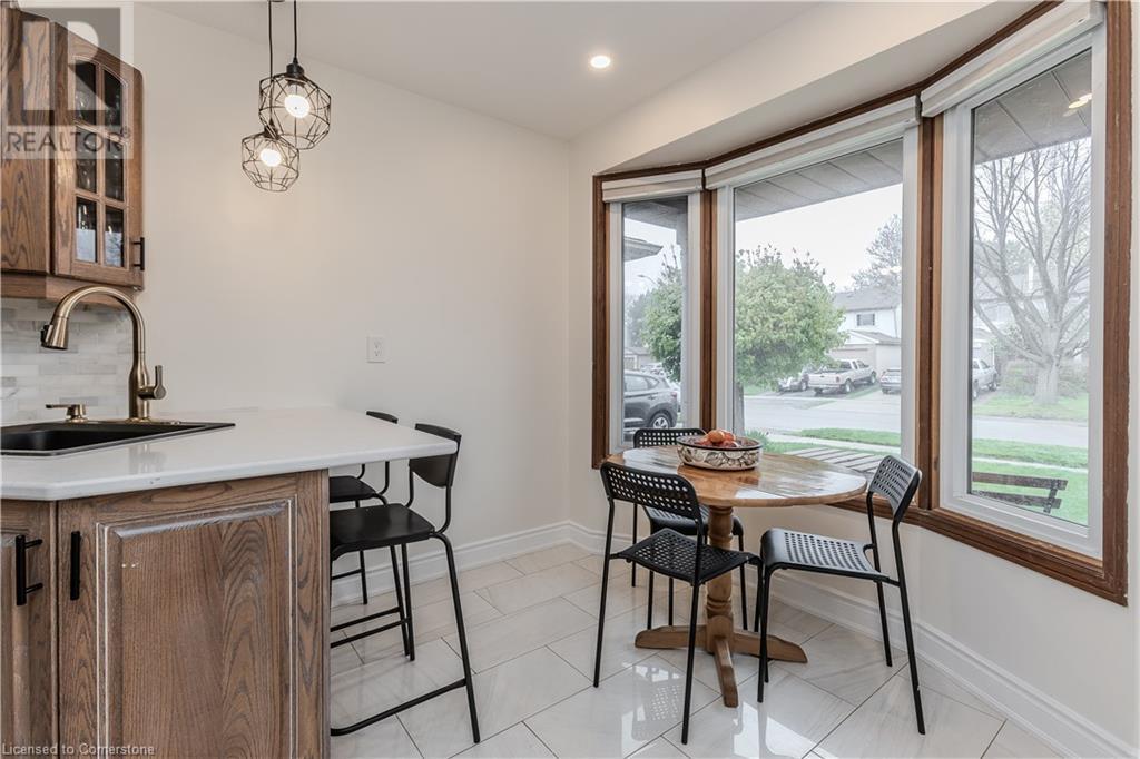 2218 Leominster Drive, Burlington, Ontario  L7P 3X1 - Photo 8 - 40738584