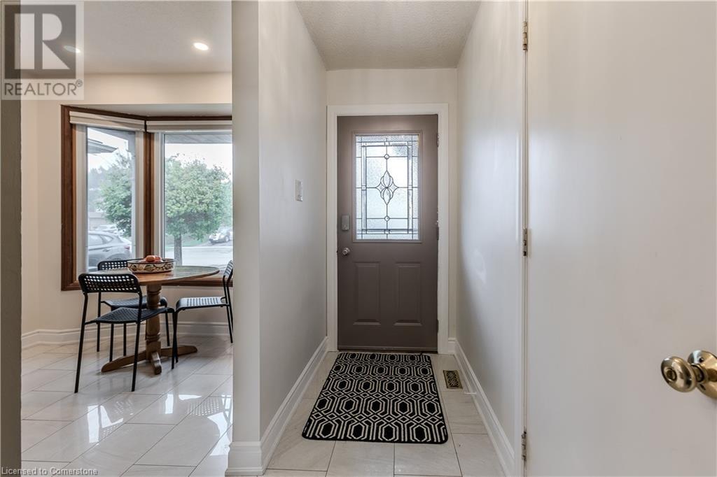 2218 Leominster Drive, Burlington, Ontario  L7P 3X1 - Photo 6 - 40738584