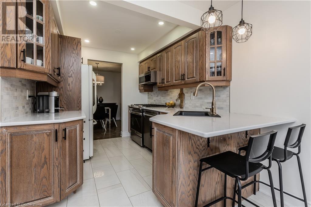 2218 Leominster Drive, Burlington, Ontario  L7P 3X1 - Photo 7 - 40738584